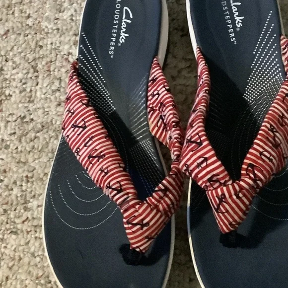 Clarks Women's Red and Black Cloudsteppers Sandals - Picture 3 of 7